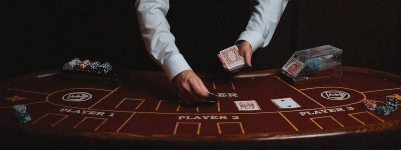 Как стать крупье в казино: путь к карьере за игорным столом