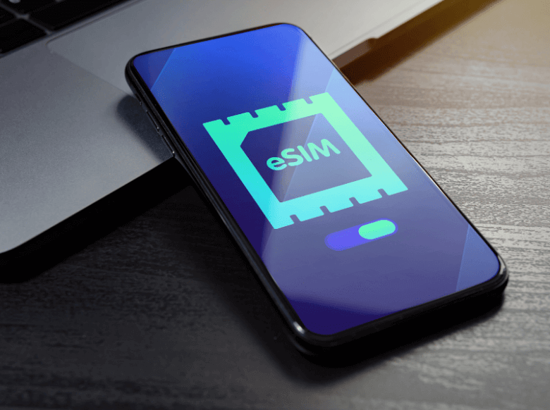 Что такое eSIM и почему она удобна в поездках за границу?